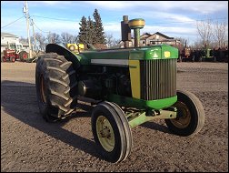 John Deere 820 