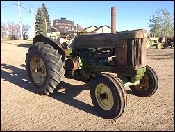 John Deere 620 Standard