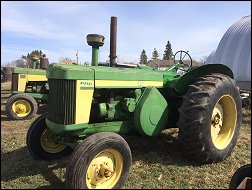 John Deere 820