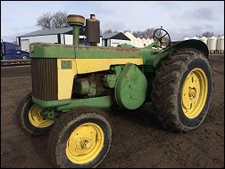 John Deere 830