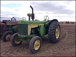 John Deere 830