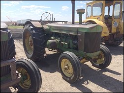 John Deere Model R