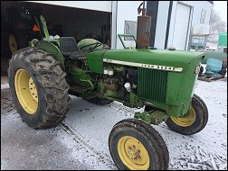 John Deere 2120