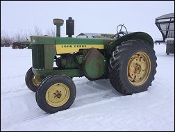 John Deere 830 Pup