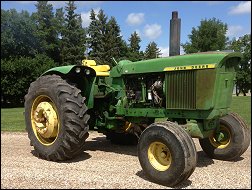 John Deere Model 4520