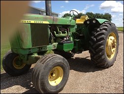 John Deere Model 4520