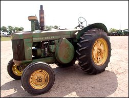 John Deere Model 820