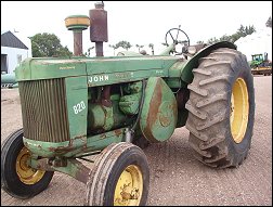 John Deere Model 820