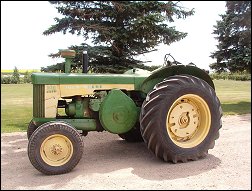 John Deere Model 830